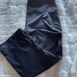 Black athletic capris